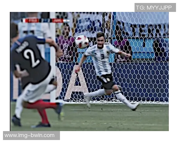 足球外脚背带球技巧解析助你提升场上表现与控球能力