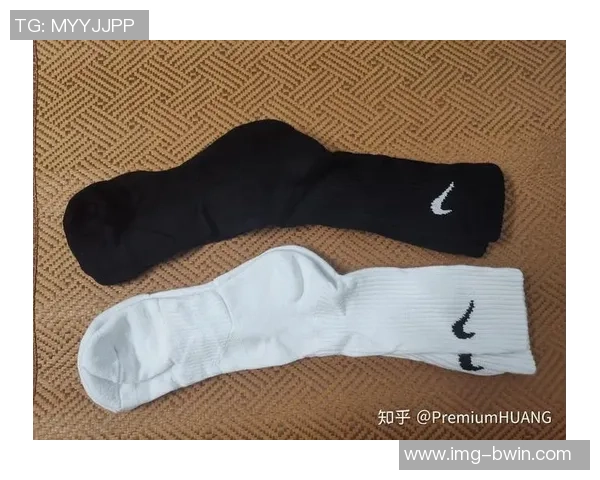 选择合适的足球鞋与袜子提升你的场上表现与舒适度